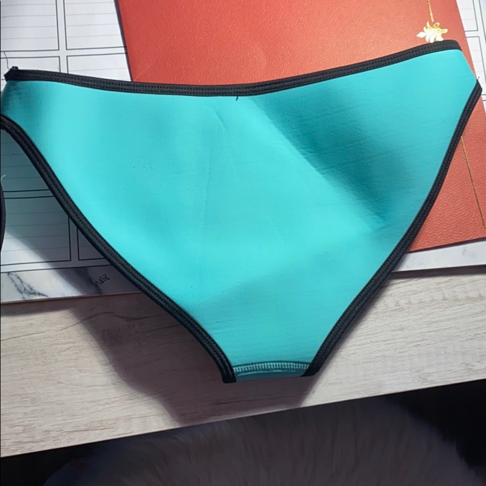 Triangl Bikini set with additional top - Picture 7 of 7